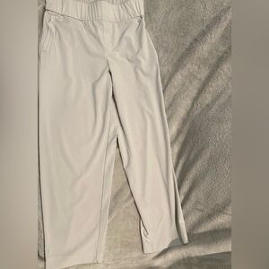 Lou & Grey Light Gray Cropped Pull-On Pants with Side Pockets